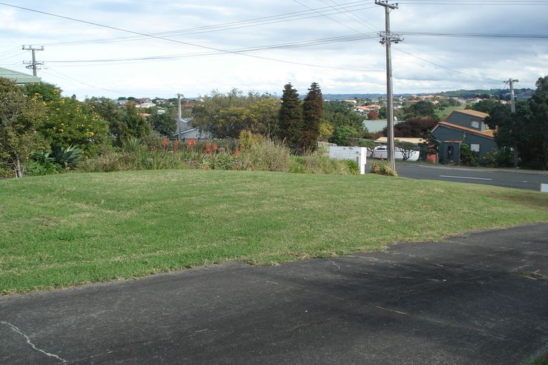 Photo of property in 8 Shakespear Road, Army Bay, Whangaparaoa, 0930