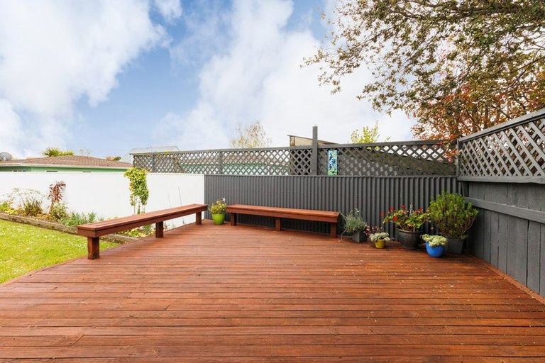 Photo of property in 28 Escort Grove, Awapuni, Palmerston North, 4412