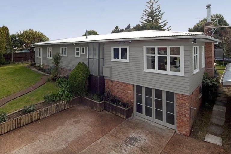 Photo of property in 2/1a Helga Crescent, Te Atatu Peninsula, Auckland, 0610