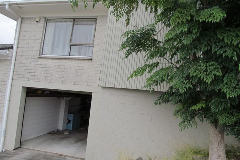 Photo of property in 1/21 Target Road, Totara Vale, Auckland, 0629