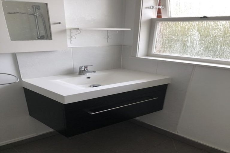 Photo of property in 1/70 Bentley Avenue, Glenfield, Auckland, 0629