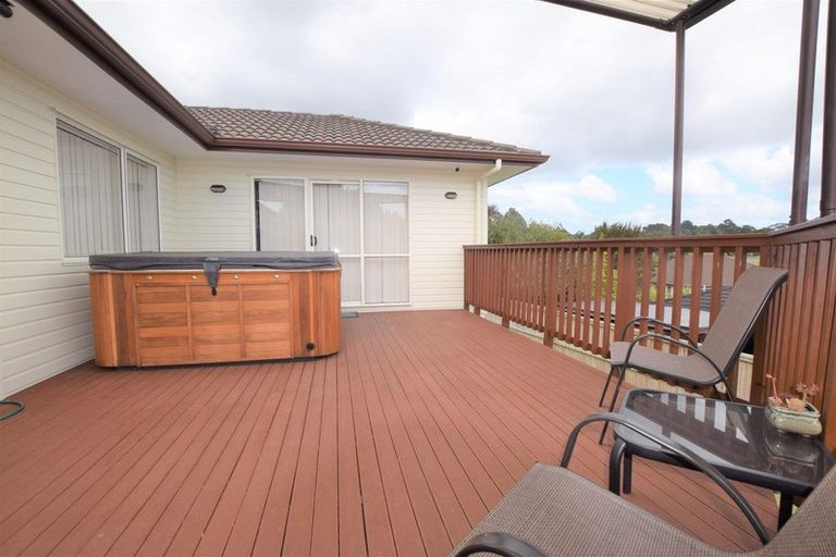Photo of property in 23 Leafield Crescent, Henderson, Auckland, 0612