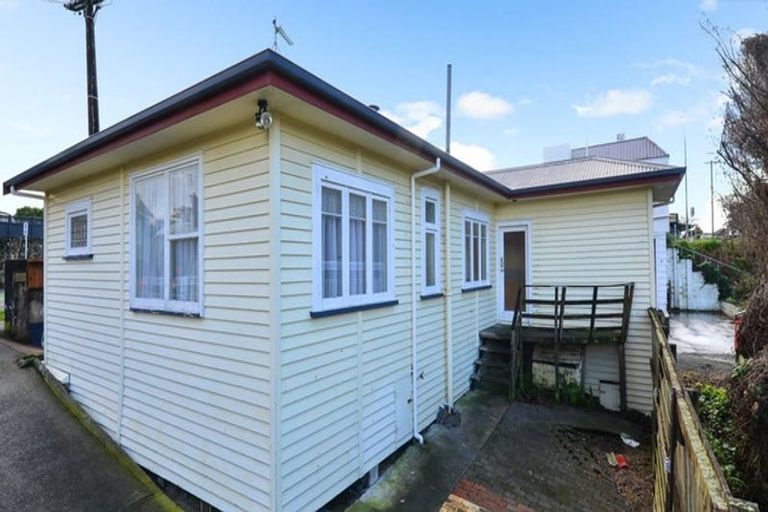 Photo of property in 24 Te Aroha Street, Hamilton East, Hamilton, 3216