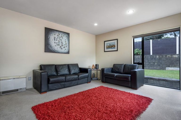 Photo of property in 23 Malin Place, Pinehill, Auckland, 0632