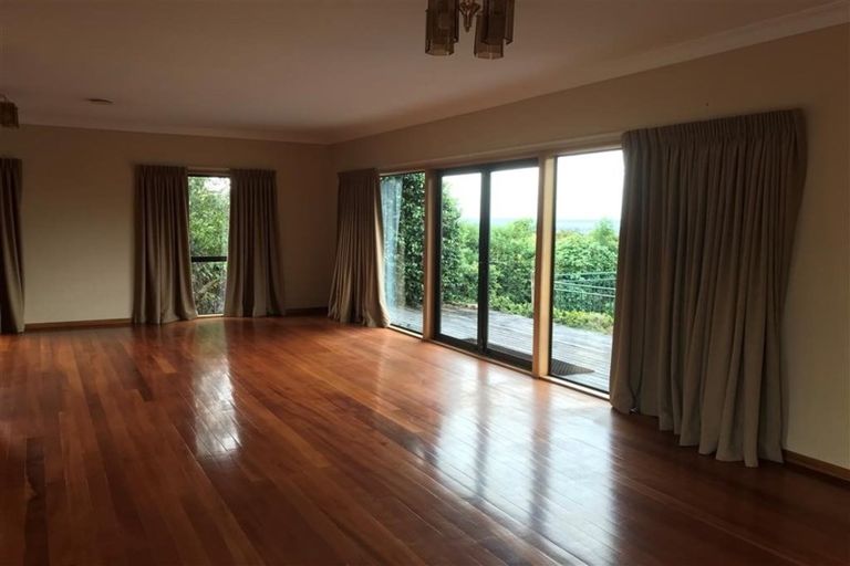 Photo of property in 207 Golf Road, Titirangi, Auckland, 0604