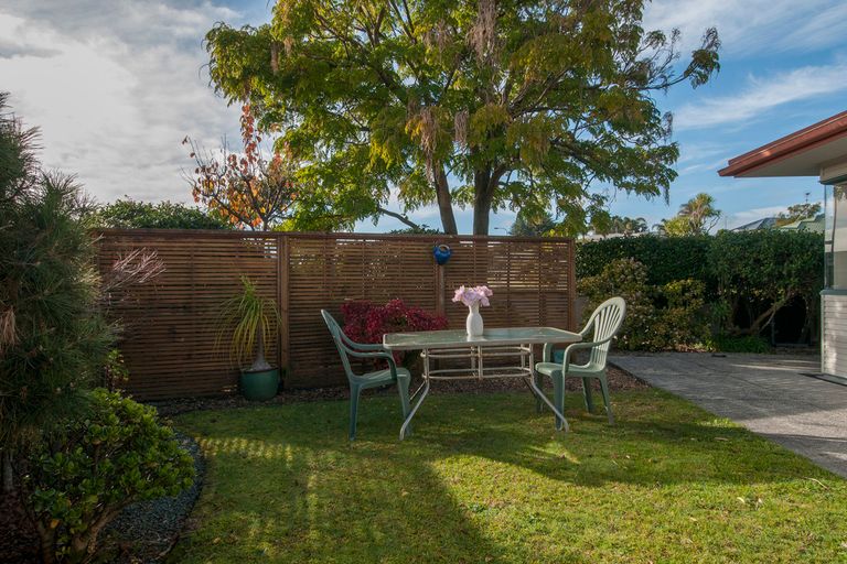 Photo of property in 10 Meadowviews Drive, Welcome Bay, Tauranga, 3112