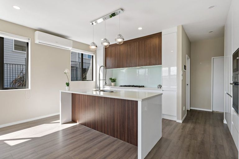 Photo of property in 1 Parkview Drive, Gulf Harbour, Whangaparaoa, 0930