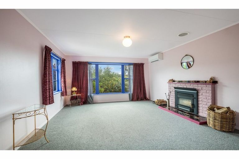 Photo of property in 27 Amundsen Grove, Stokes Valley, Lower Hutt, 5019