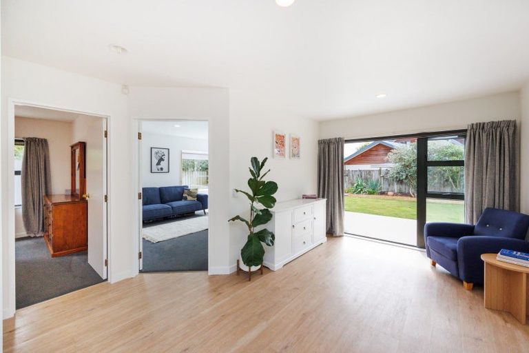 Photo of property in 127 Summerhill Drive, Fitzherbert, Palmerston North, 4410