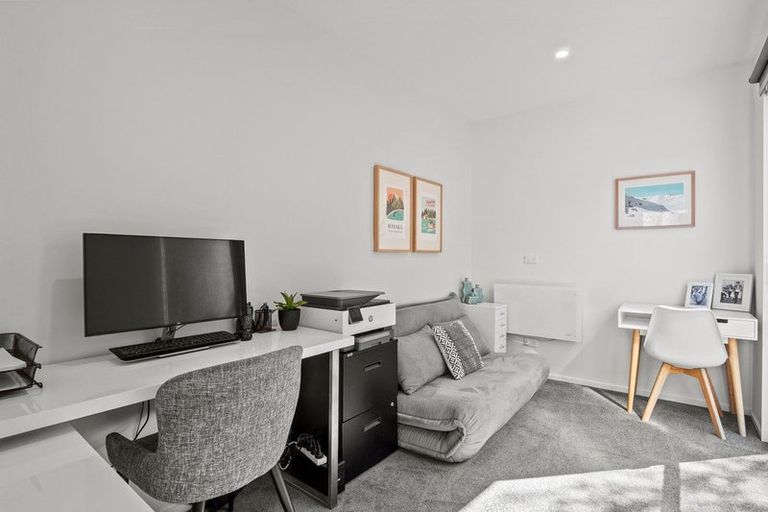 Photo of property in 13 Fantail Lane, Mount Creighton, Queenstown, 9371