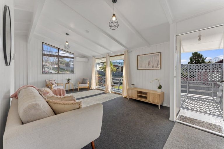 Photo of property in 60 Norana Road, Timberlea, Upper Hutt, 5018