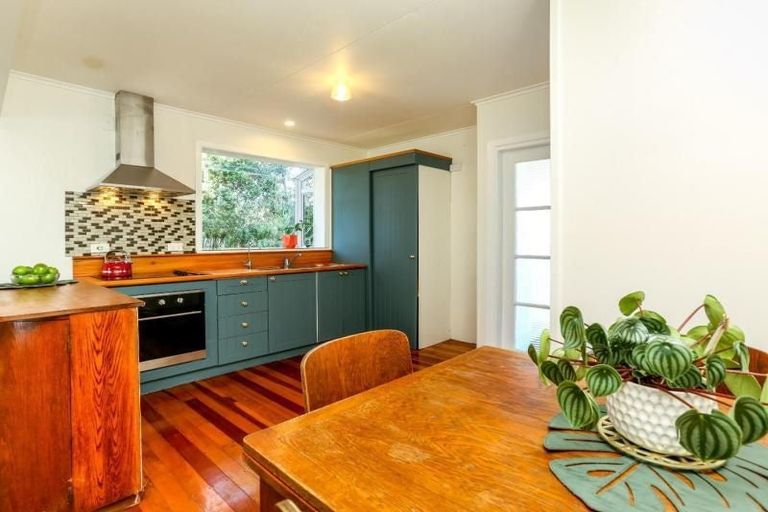 Photo of property in 16 Trafalgar Street, Westown, New Plymouth, 4310