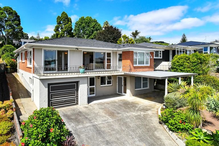 Photo of property in 8 Hamlet Place, Pukekohe, 2120