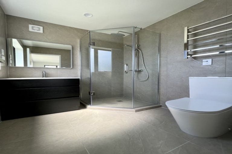 Photo of property in 2 Fiesta Drive, Half Moon Bay, Auckland, 2012