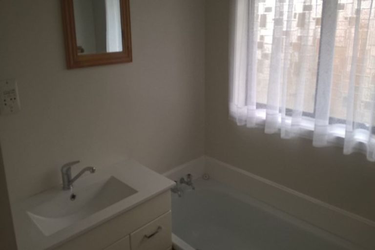 Photo of property in 1/21 Liam Place, Half Moon Bay, Auckland, 2012