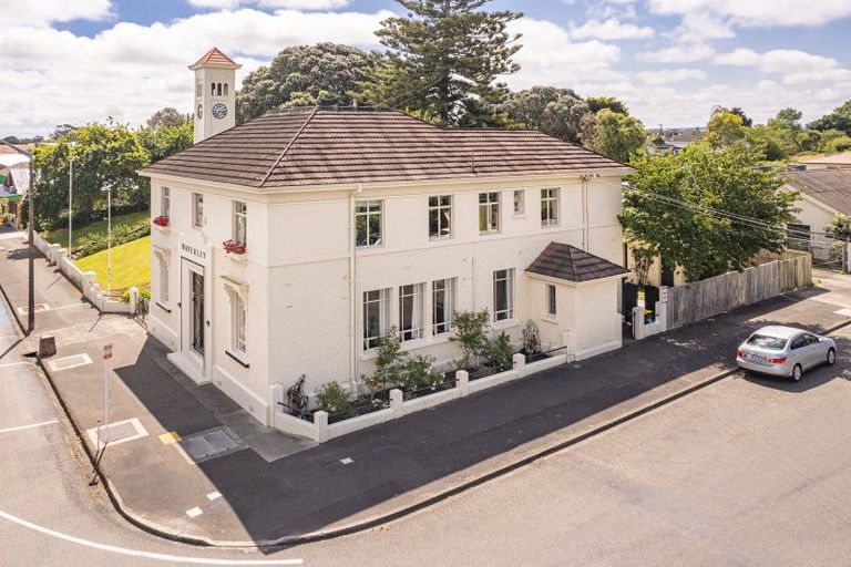 Photo of property in 1 Chester Street, Waverley, 4510