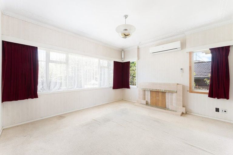 Photo of property in 277 Hobsonville Road, Hobsonville, Auckland, 0618