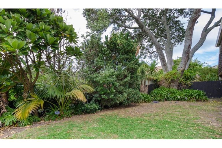 Photo of property in 17a Te Atatu Road, Te Atatu South, Auckland, 0610