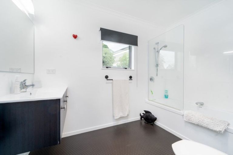 Photo of property in 78 Regent Street, Martinborough, 5711