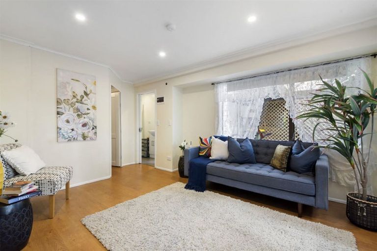 Photo of property in 2/1 Mulberry Place, Glenfield, Auckland, 0629