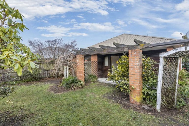 Photo of property in 2/280b Sawyers Arms Road, Bishopdale, Christchurch, 8053