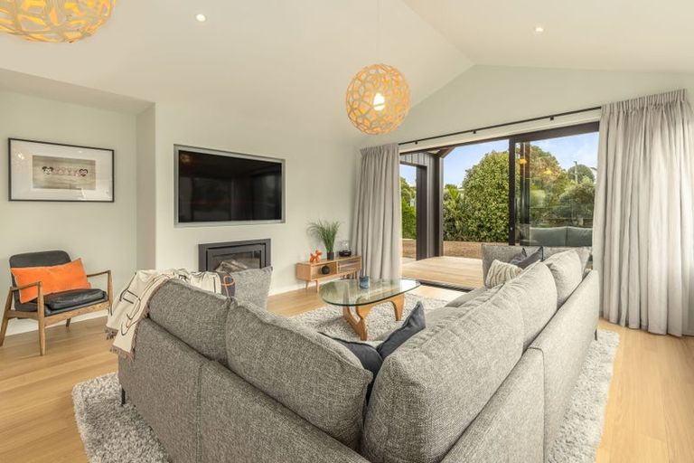 Photo of property in 35 Titoki Road, Waikanae Beach, 5036