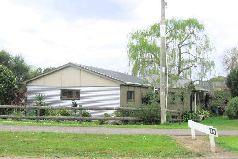 Photo of property in 43 Hahei Beach Road, Hahei, Whitianga, 3591