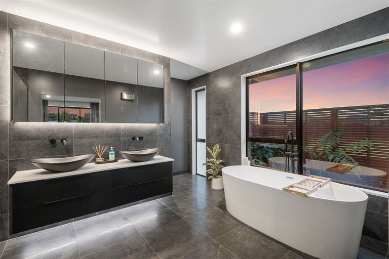 Photo of property in 8 Crawford Close, Amberley, 7410