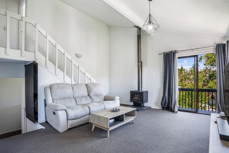 Photo of property in 1/4 Eugen Place, Bayview, Auckland, 0629