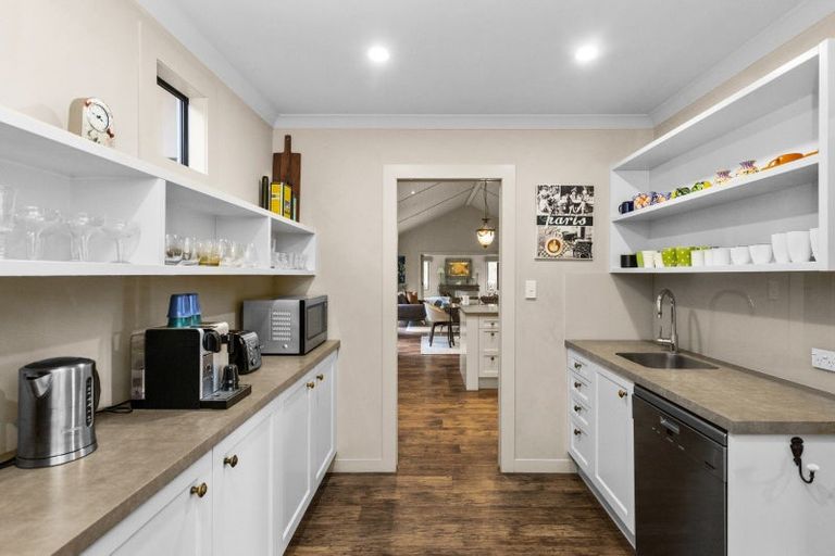 Photo of property in 99 Kent Terrace, Taradale, Napier, 4112