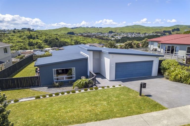 Photo of property in 9 Tongariro Drive, Aotea, Porirua, 5024