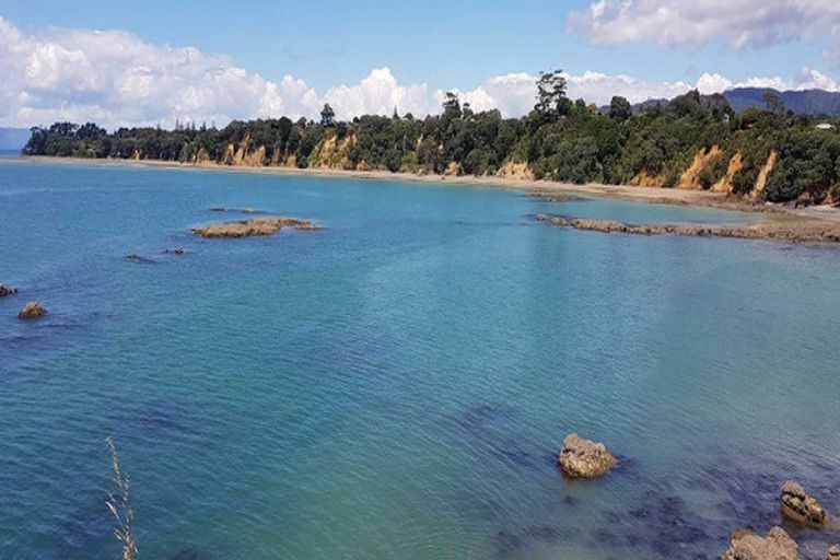 Photo of property in 71 Howard Road, Orere Point, Papakura, 2585