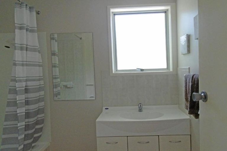 Photo of property in 2/65 Alexander Avenue, Torbay, Auckland, 0630