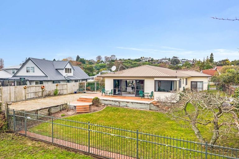 Photo of property in 10 Gemini Place, Kawaha Point, Rotorua, 3010