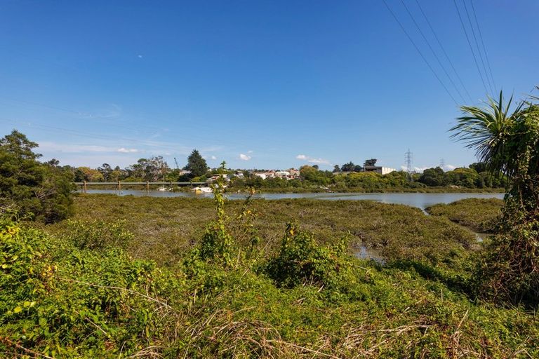 Photo of property in 44 Cobham Crescent, Kelston, Auckland, 0602