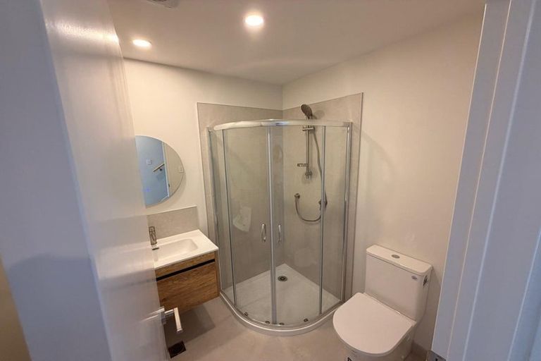 Photo of property in 9/9 Aeroview Drive, Beach Haven, Auckland, 0626