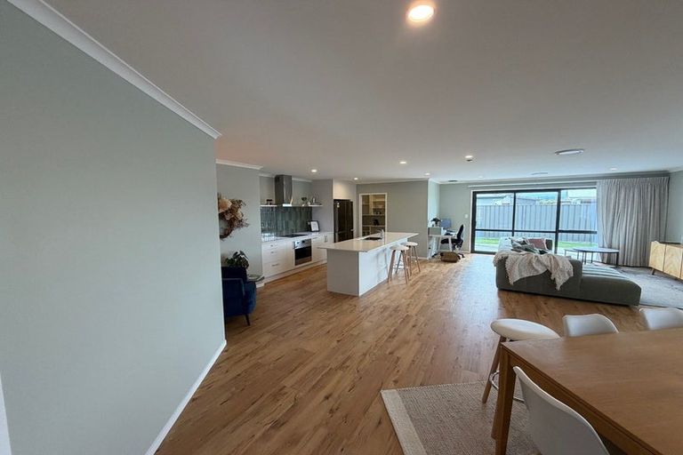 Photo of property in 11 Tutira Place, Poraiti, 4112