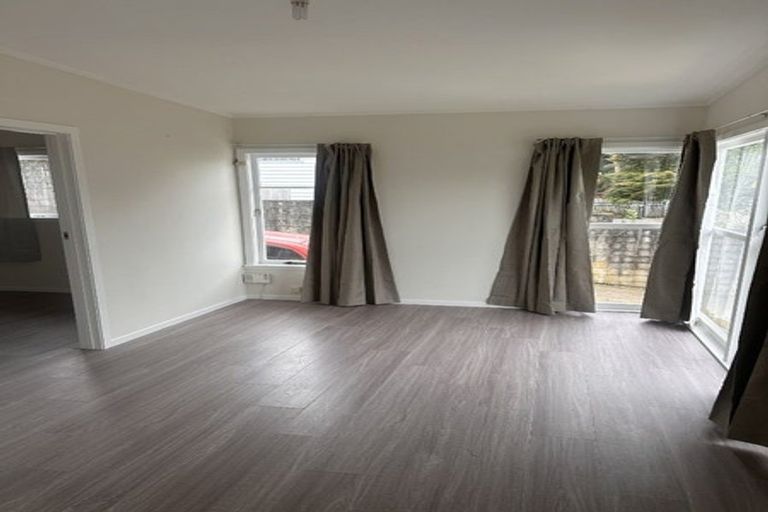 Photo of property in 17 Tomo Street, New Lynn, Auckland, 0600