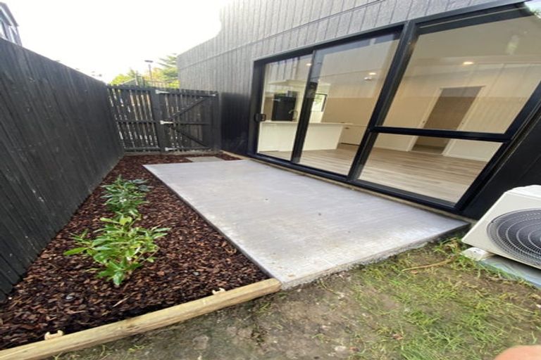 Photo of property in 7/37 Camelot Place, Glenfield, Auckland, 0629