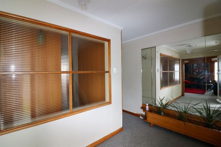 Photo of property in 1 Albert Street, Dannevirke, 4930