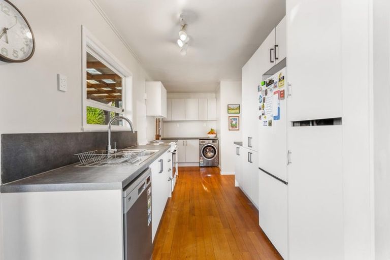 Photo of property in 77 Glen Marine Parade, Glendene, Auckland, 0602