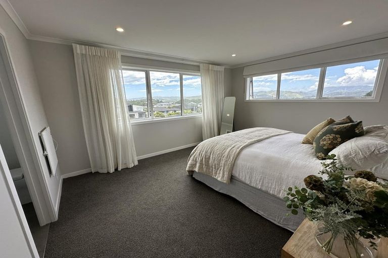 Photo of property in 8 Roundhouse Close, Whitby, Porirua, 5024