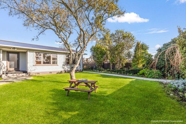 Photo of property in 13 Mako Mako Road, Levin, 5510