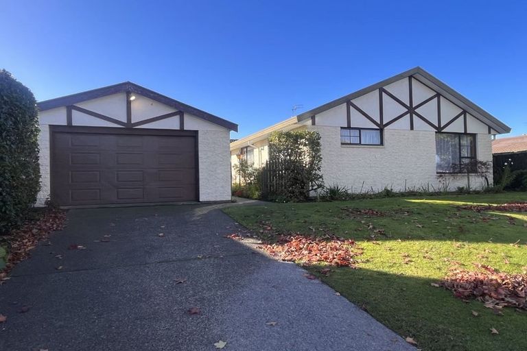 Photo of property in 32 Karnak Crescent, Russley, Christchurch, 8042