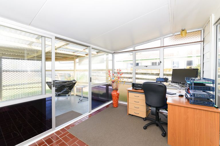 Photo of property in 113 Apollo Parade, Milson, Palmerston North, 4414