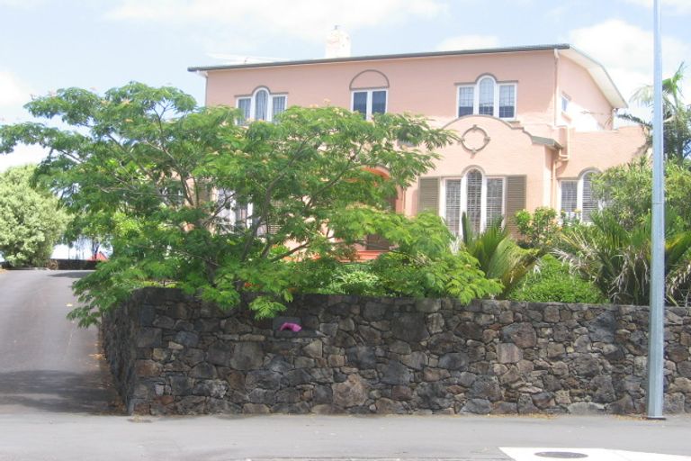 Photo of property in 5 Cambridge Terrace, Devonport, Auckland, 0624