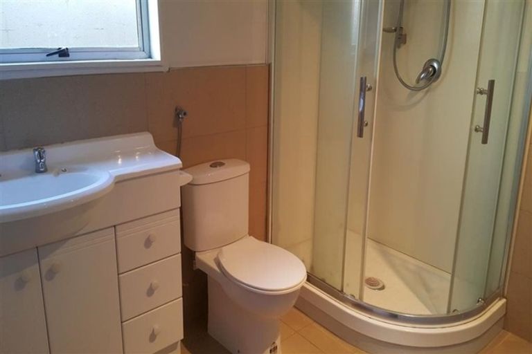 Photo of property in 12a Manuka Road, Glenfield, Auckland, 0629