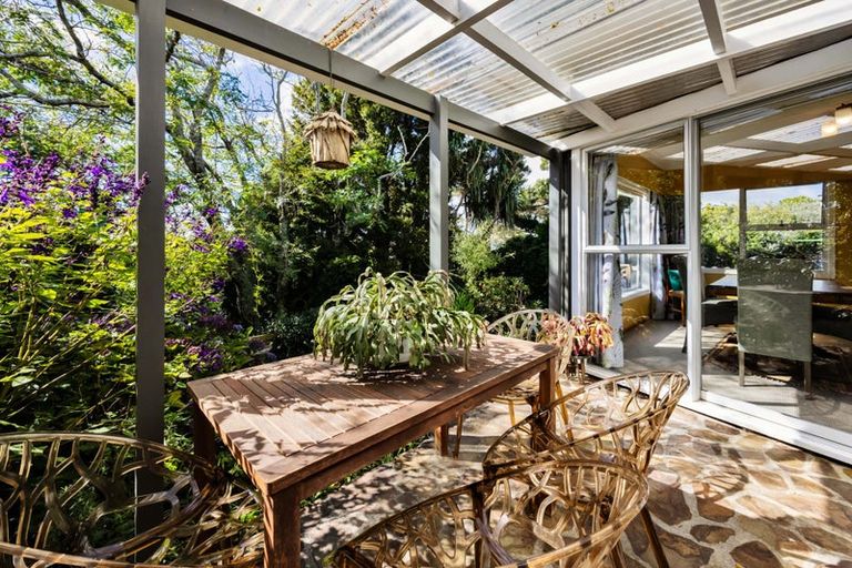 Photo of property in 8 Longview Drive, Merrilands, New Plymouth, 4312