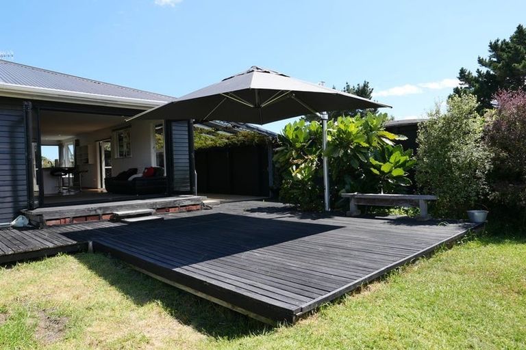 Photo of property in 48 Rutherford Drive, Waikanae Beach, Waikanae, 5036