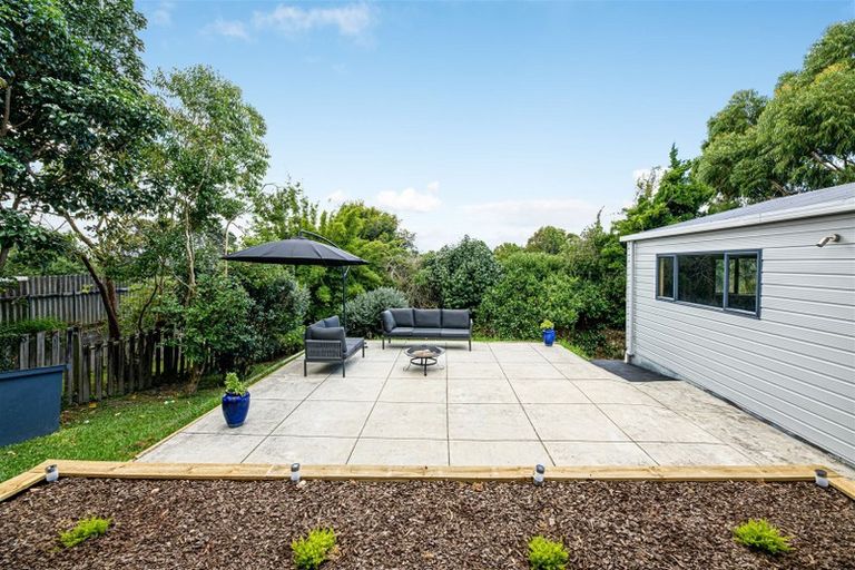 Photo of property in 100 Awaroa Road, Sunnyvale, Auckland, 0612